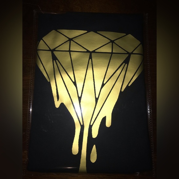 Gold Diamond Drip Graphic T-Shirt - Picture 3 of 4